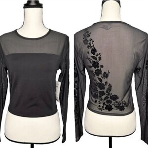 Athleta Velvet Rose Black and‎ Gray Graphic Crop Blouse